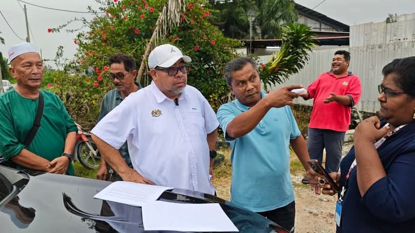 ஜெராம், ஜாலான் பத்து பாத்தாவில் ஈக்கள் படையெடுப்பு- கிராம மக்கள் அவதி!