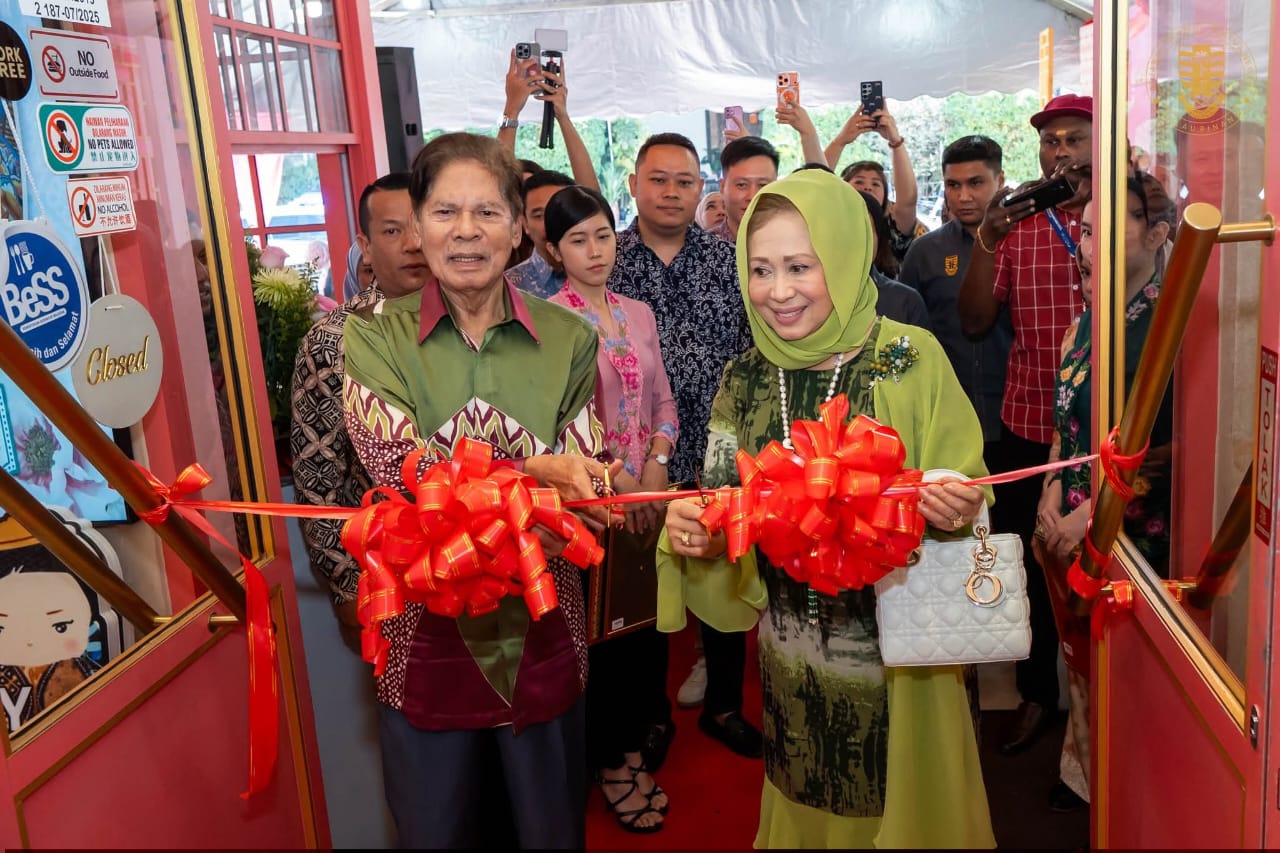TYT PULAU PINANG TUN RAMLI HADIRI PERASMIAN RESTORAN LOVE BABA NYONYA DI JURU &ndash; MAJLIS JUGA MERAYAKAN HARI JADI TOH PUAN