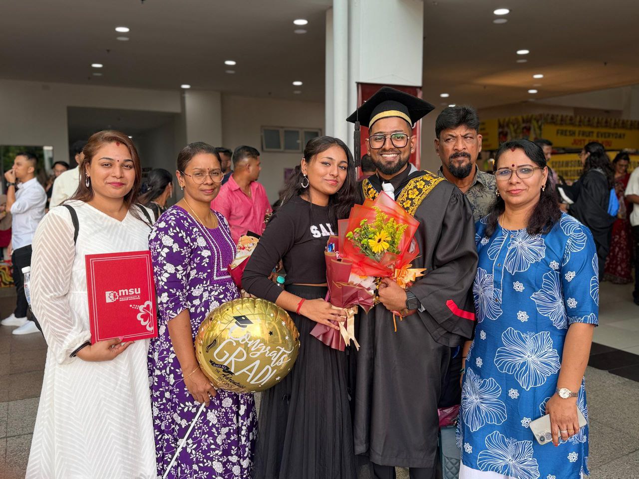 தடைகளைத் தாண்டிய தன்னம்பிக்கை: ஆசிரியர் மதன் பாஸ்கரனின் கல்விச் சாதனை