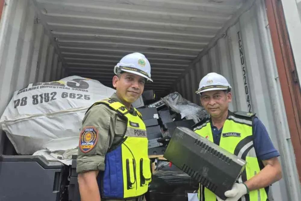 Syarikat tempatan buat pengisytiharan palsu, 10 kontena e-waste berjaya dikesan AKPS Klang