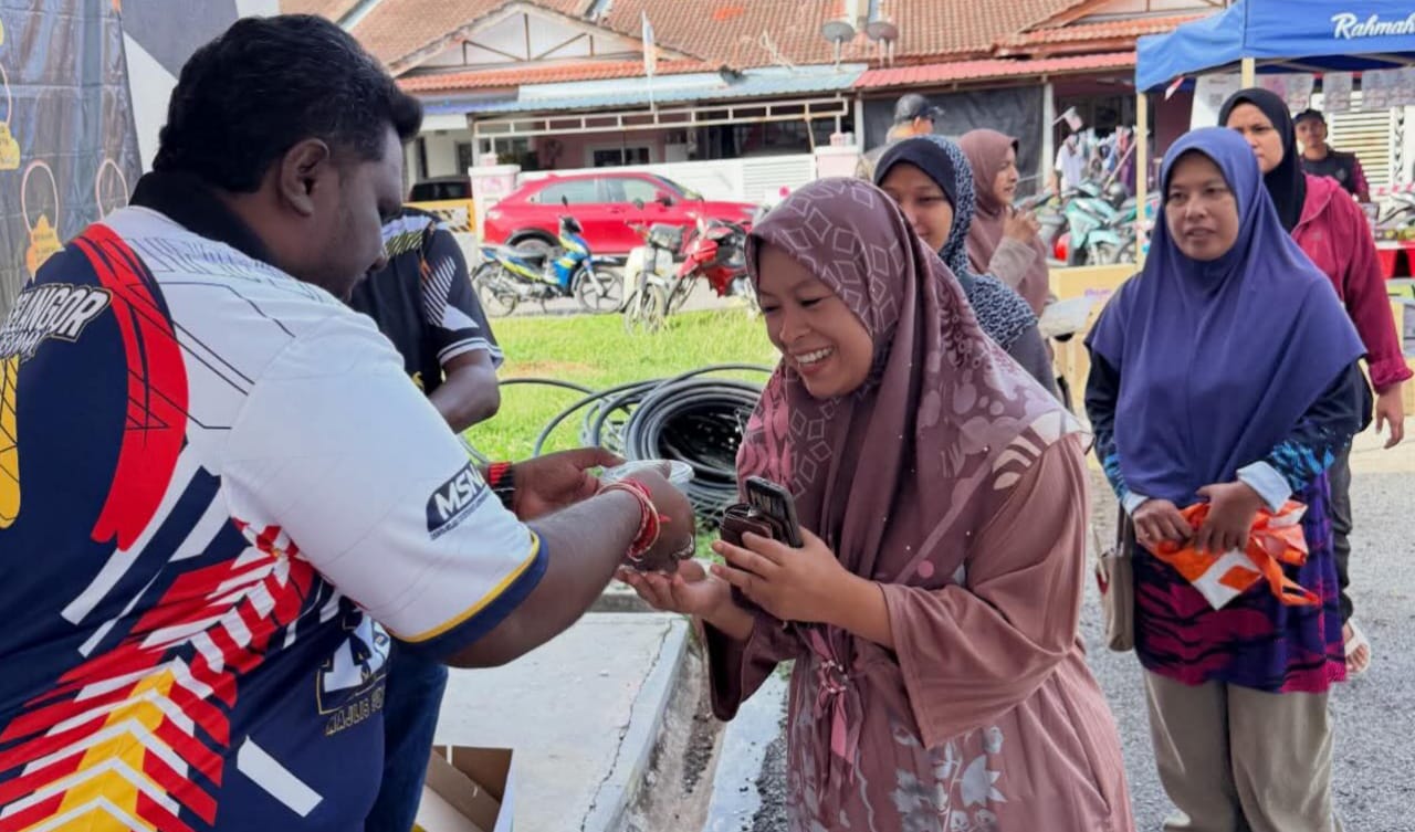 நோன்பு நோற்போருக்கு ரமலான் மாதத்தில் பேரீச்சம் பழங்கள் அன்பளிப்பு; தீபன் சுப்ரமணியம் தகவல். 