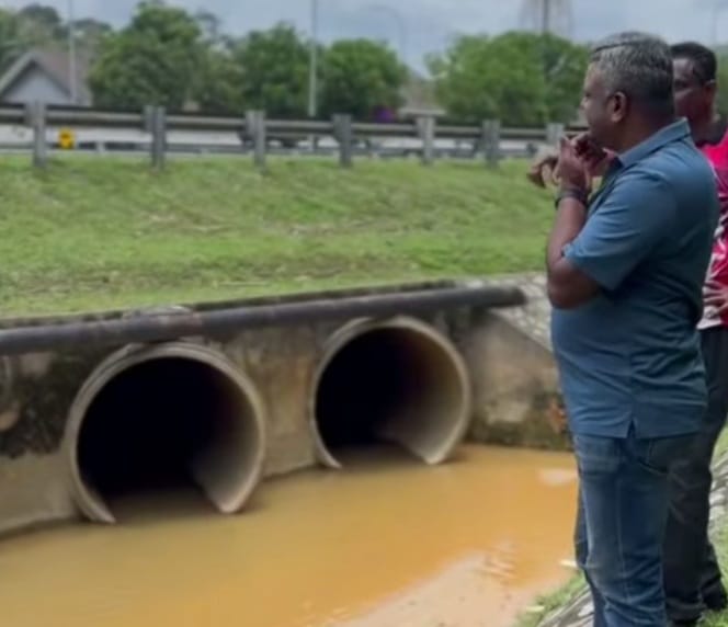 உருவாக்கம் கண்டு வரும் மேம்பாட்டுத் திட்டங்களால் நீலாய் சிரம்பான் நெடுஞ்சாலையில் பயங்கர வெள்ளம் 