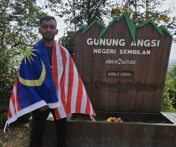 கனவுகளைச் சாதனையாக்கிய இளைஞன் — லோகச்சந்திரன் த/பெ இராமச்சந்திரன்!