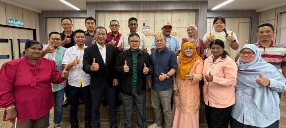 குப்பைகளைச் சேகரிக்கும் பணியில் ஈடுபடும் கேடிஇபி வேஸ்ட் மேனேஜ்மென்ட் நிறுவன குத்தகைப் பணியாளர்கள் நடவடிக்கைகளை தொடர்ந்து கண்காணிக்க வேண்டும்