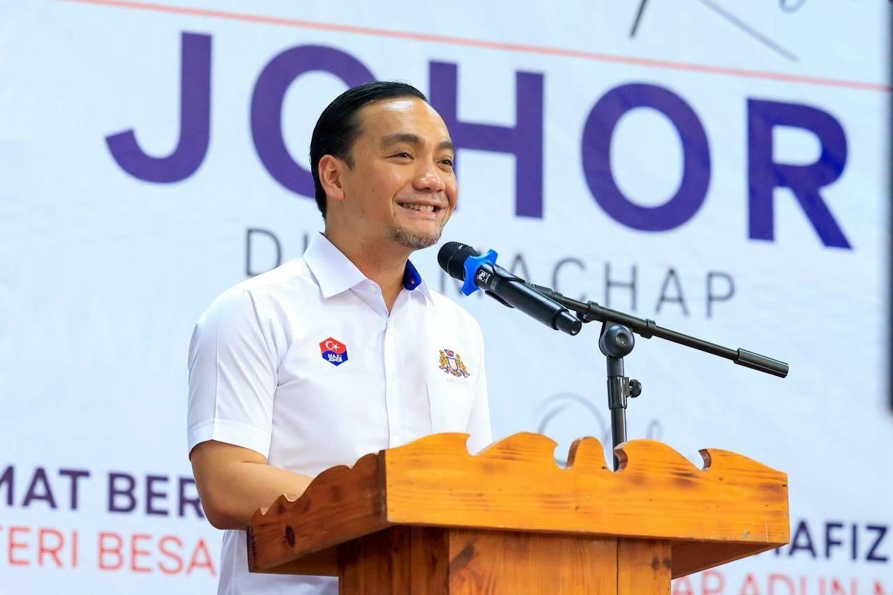 ஜொகூர் முழுவதும் ‘BANTUAN KASIH JOHOR’ வழங்கல் தீவிரம் — மாசாபில் மகிழ்ச்சியுடன் உதவிகளை வழங்கிய மந்திரி  பெசார் ஒன் ஹஃபிஸ் காஸி