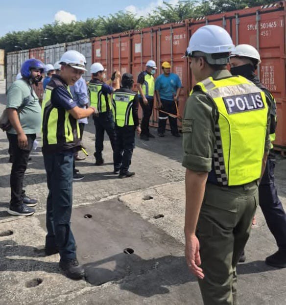 கடல் கடந்த நாடுகளில் இருந்து கொள்கலன்களில் கொண்டு வரப்பட்ட 119 டன் சட்ட விரோதக் கழிவுப் பொருட்கள் தடுப்பு வைப்பு. 