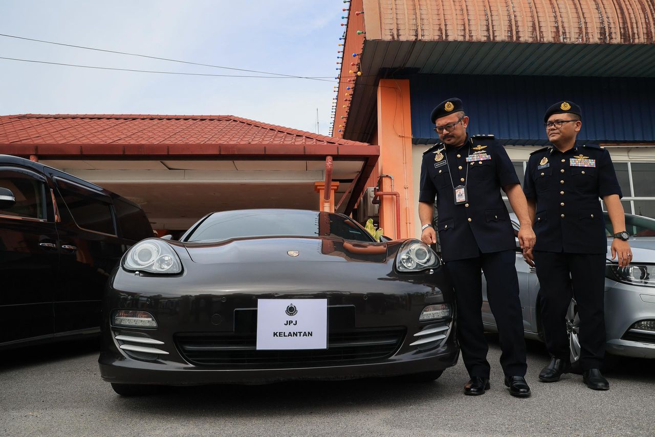 Enam tahun pakai kereta mewah tanpa bayar cukai jalan
