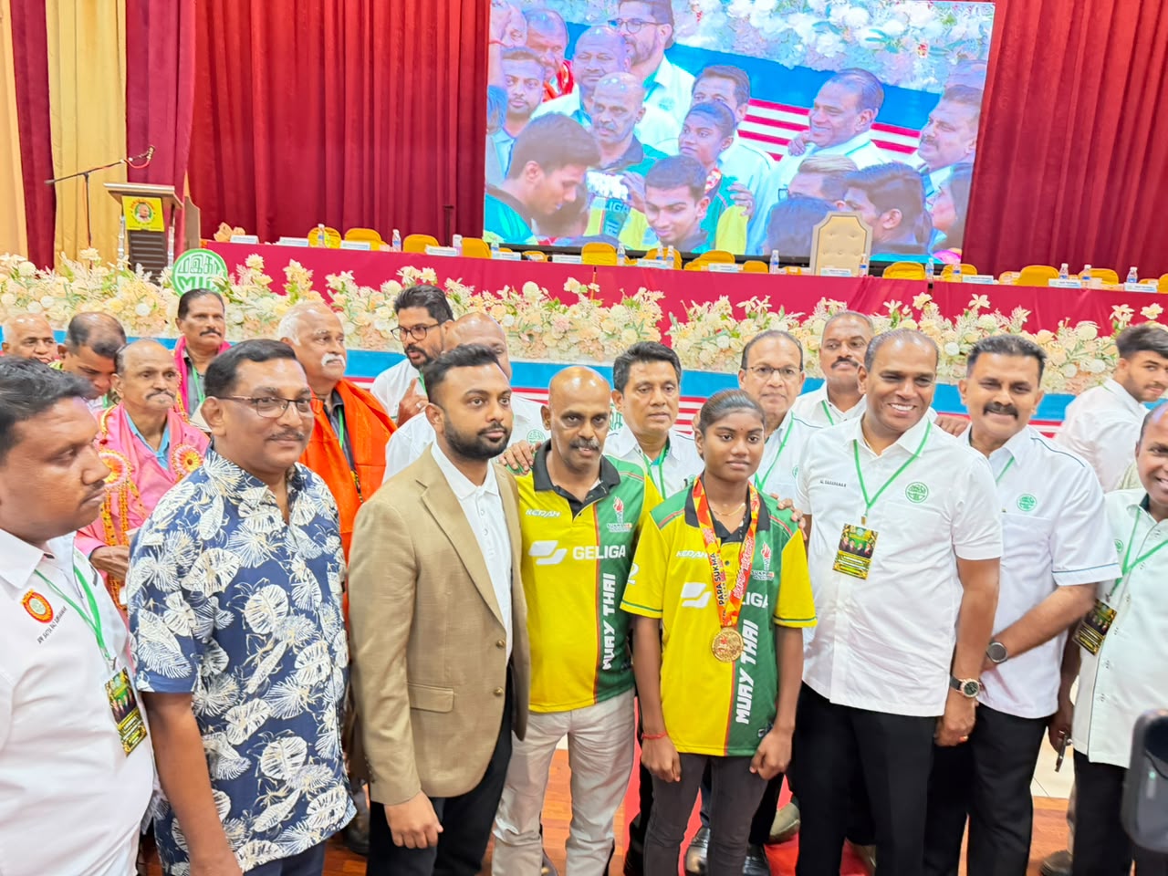 குருமு அகாடமி மாணவர்கள் சுபாஷினி, அகிலன் சிறப்பிப்பு