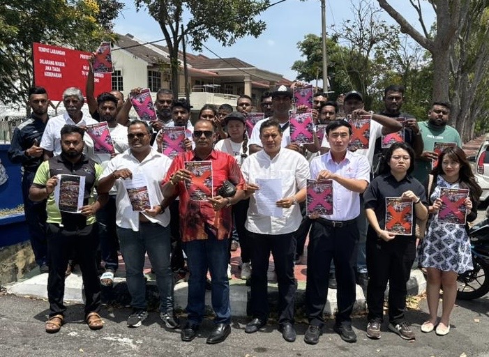 DAP Bersama Beberapa Pertubuhan Tampil Buat Laporan Polis Terhadap Poster Provokatif