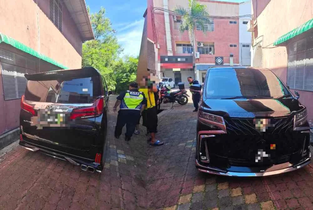 MPV mewah lari operasi JPJ, ada 20 saman AES