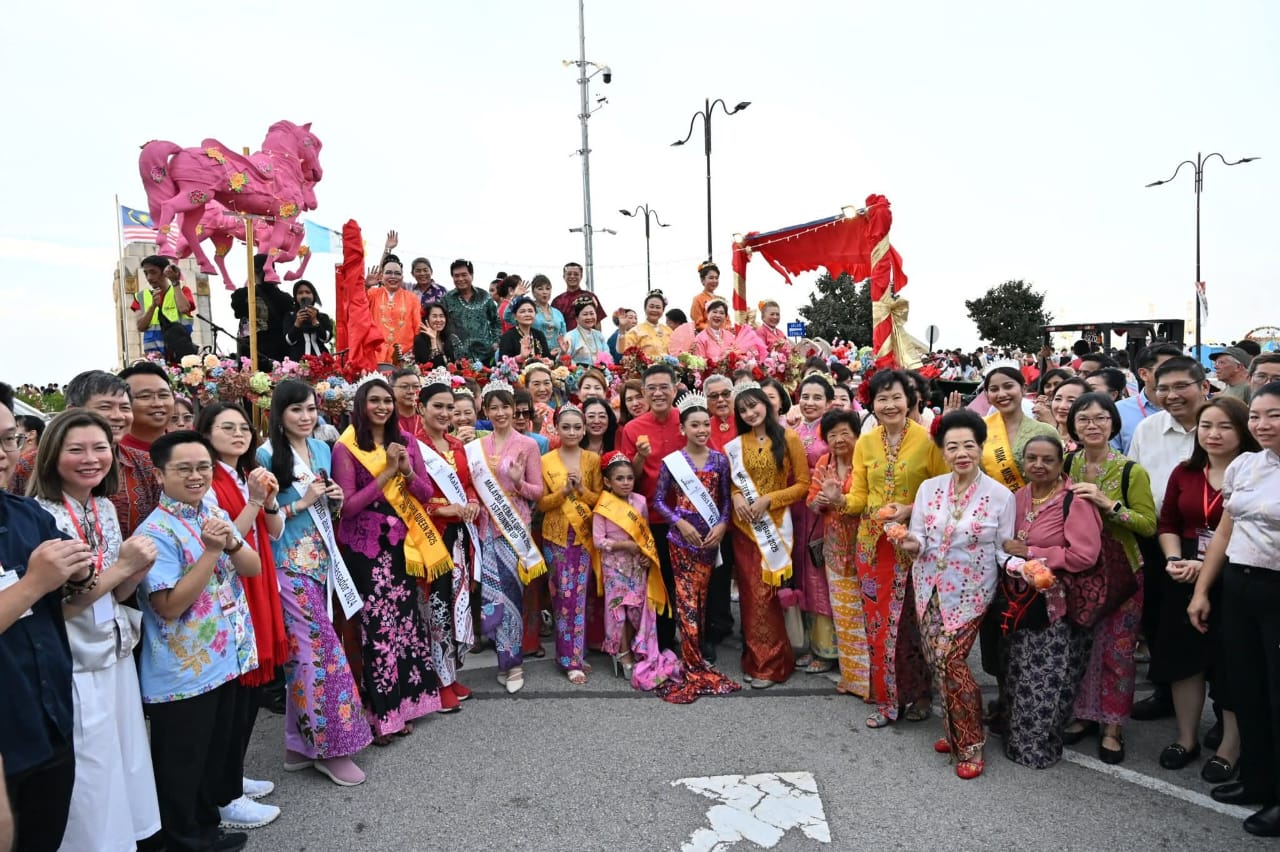 Thousands Gather in Penang to Celebrate Chap Goh Meh Festival   
