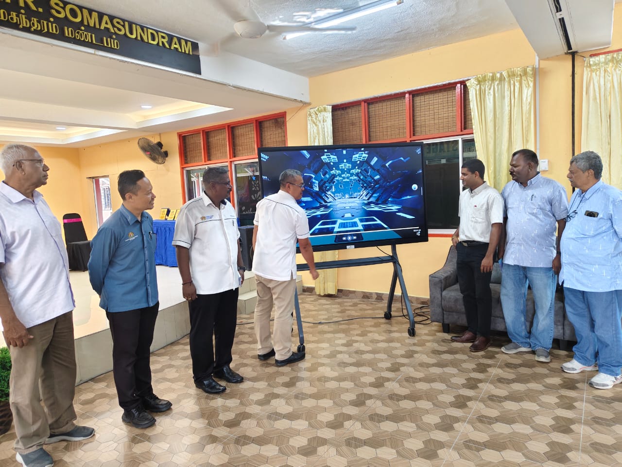 வெற்றிக்கு வித்திடும் சூரியசக்தி மின்சாரம் குறித்து சிதம்பரம்பிள்ளை பள்ளி ஆர்வம்..! 