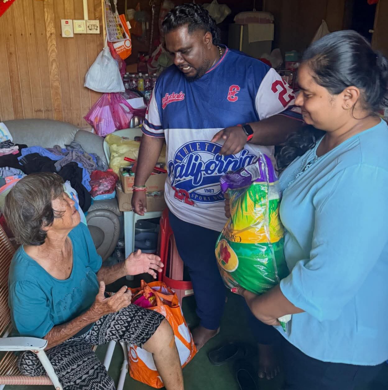 வீட்டில் குவிந்து கிடக்கும் பயனற்ற அதே வேளையில் விற்கத் தகுந்த பொருட்களை விற்பனைக்குத் தயார் படுத்துவீர்= தீபன் சுப்ரமணியம் ஆலோசனை. 