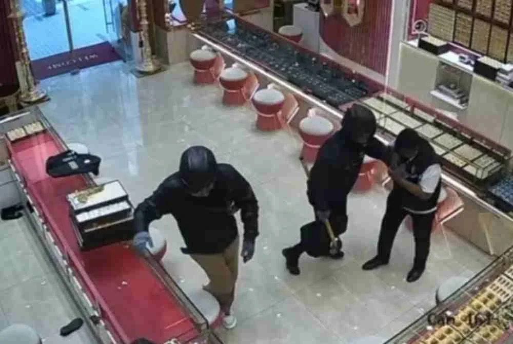 Kedai emas disamun kumpulan bersenjata pistol, barang kemas hampir cecah RM10 juta dilarikan