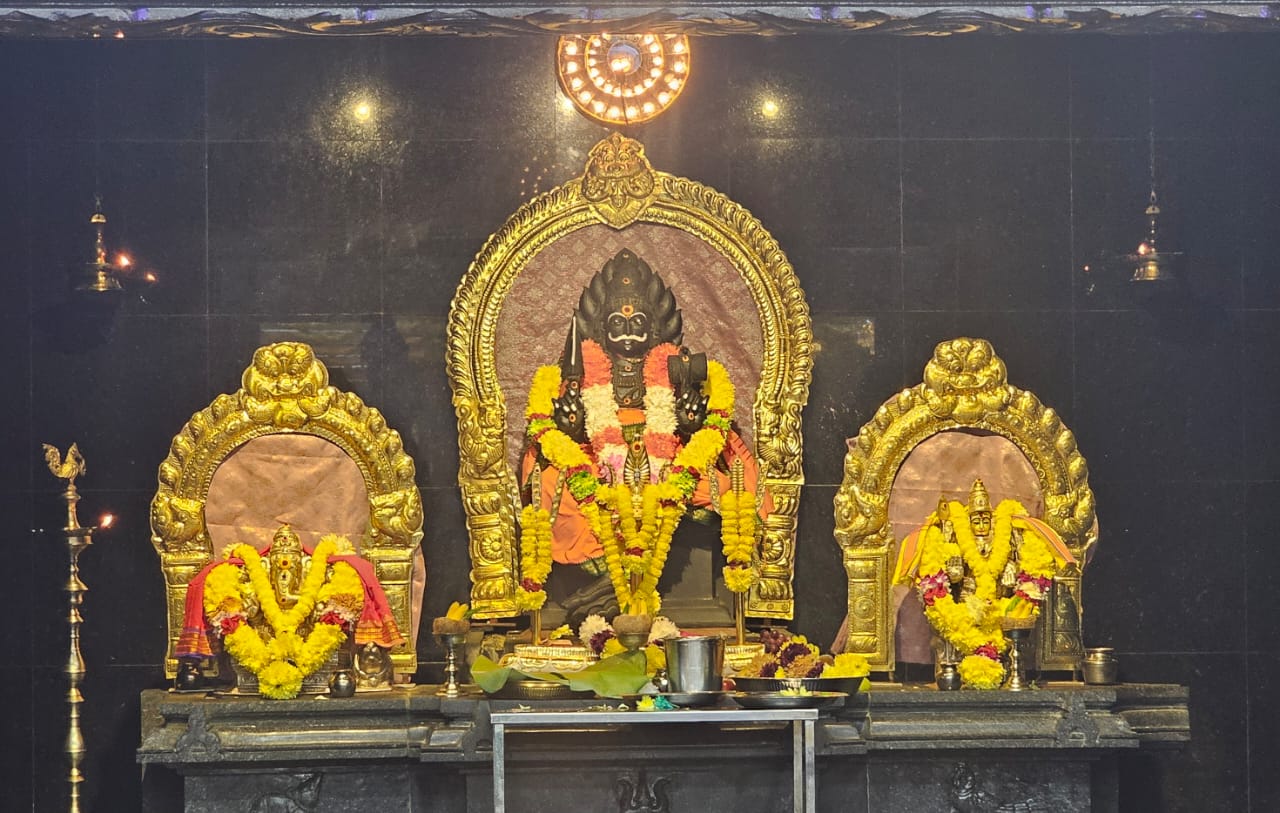 ஸ்ரீ முனீஸ்வரர் ஆலயத்தில் மண்டல பூஜை நிறைவு -  எம். தேவா தலைமையில் கிடா பூஜை விழா!