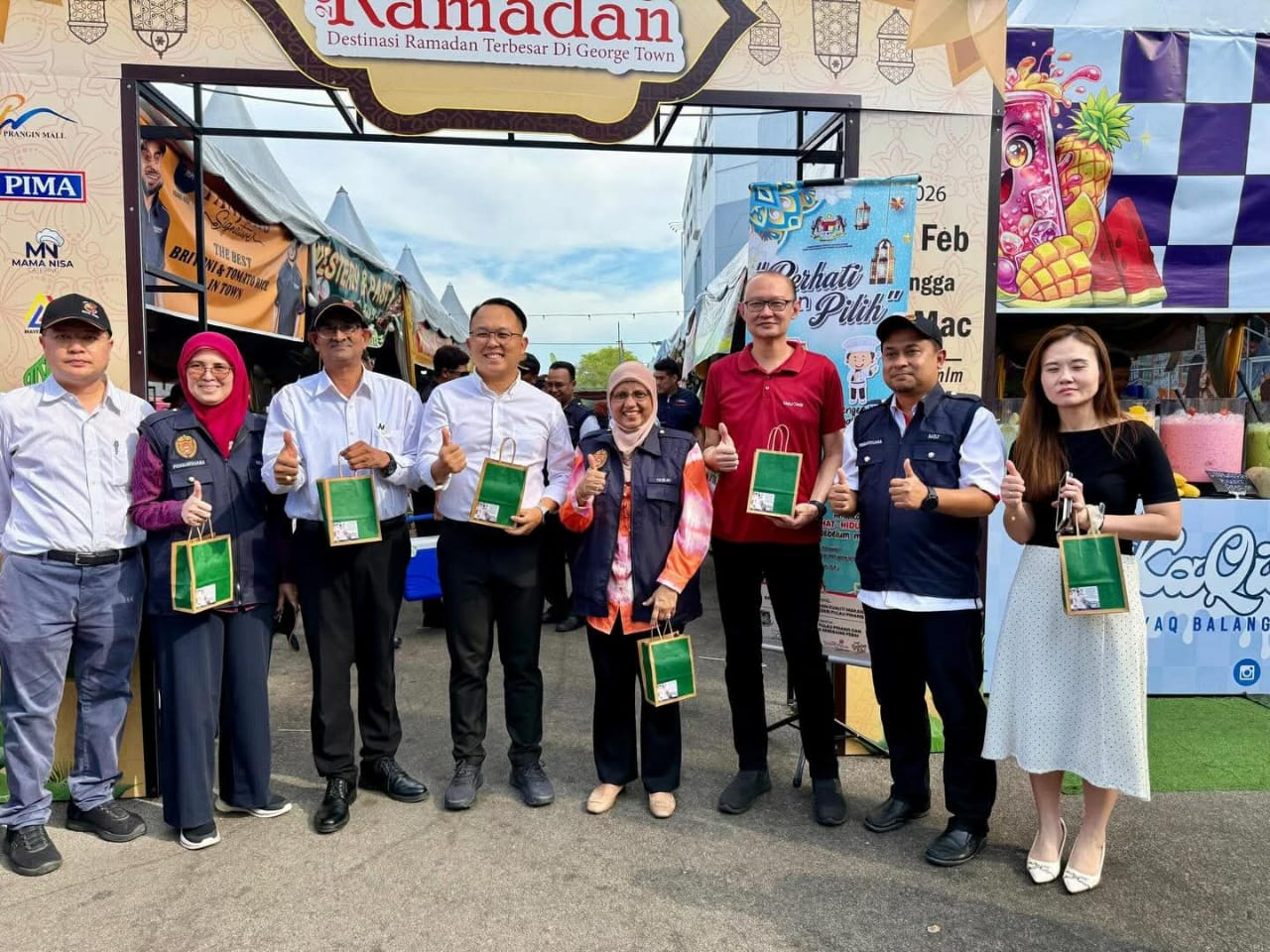 பினாங்கு பிராங்கின் மால் ரமலான் உணவுச் சந்தையை மாநில சுகாதாரத் துறையினருடன் மாநகர் மன்ற மேயர் நேரில் ஆய்வு!