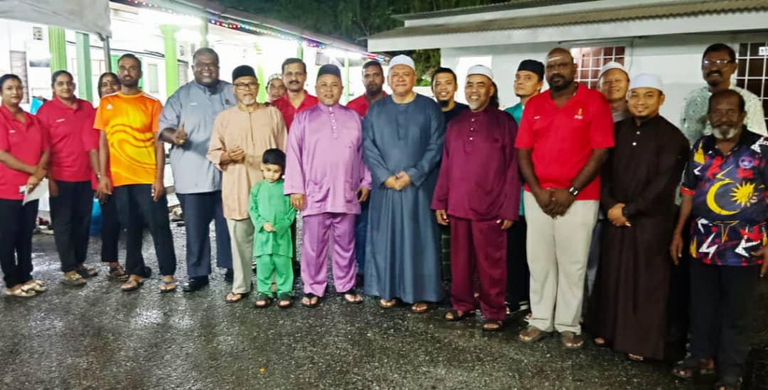 தாமான் ஜெயா உத்தாமா நோன்பு துறப்பு உபசரிப்பில் எலிசா சாம்சன் இமானுவேல் பங்கேற்பு. 