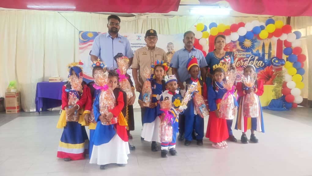 தமிழ் பள்ளி மாணவர்களுக்கு நாட்டுப்பற்று மற்றும் வர்ணம் தீட்டும் கலை குறித்து விழிப்புணர்வு