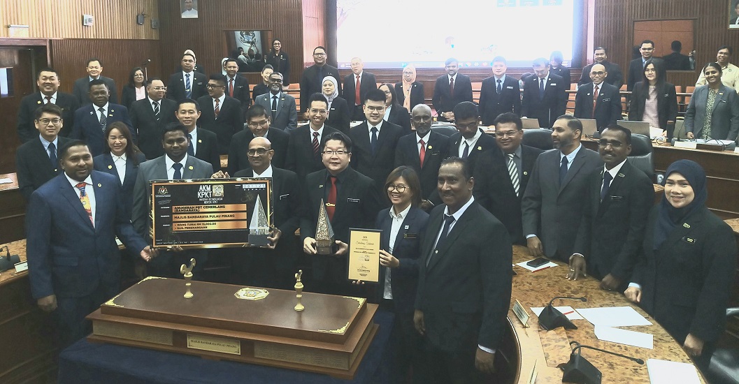 சிறந்த தலைமைத்துவ விருதினை வென்ற பினாங்கு       மாநகராட்சிக்கு நிர்வாகக் குழு கூட்டத்தில் பாராட்டு!