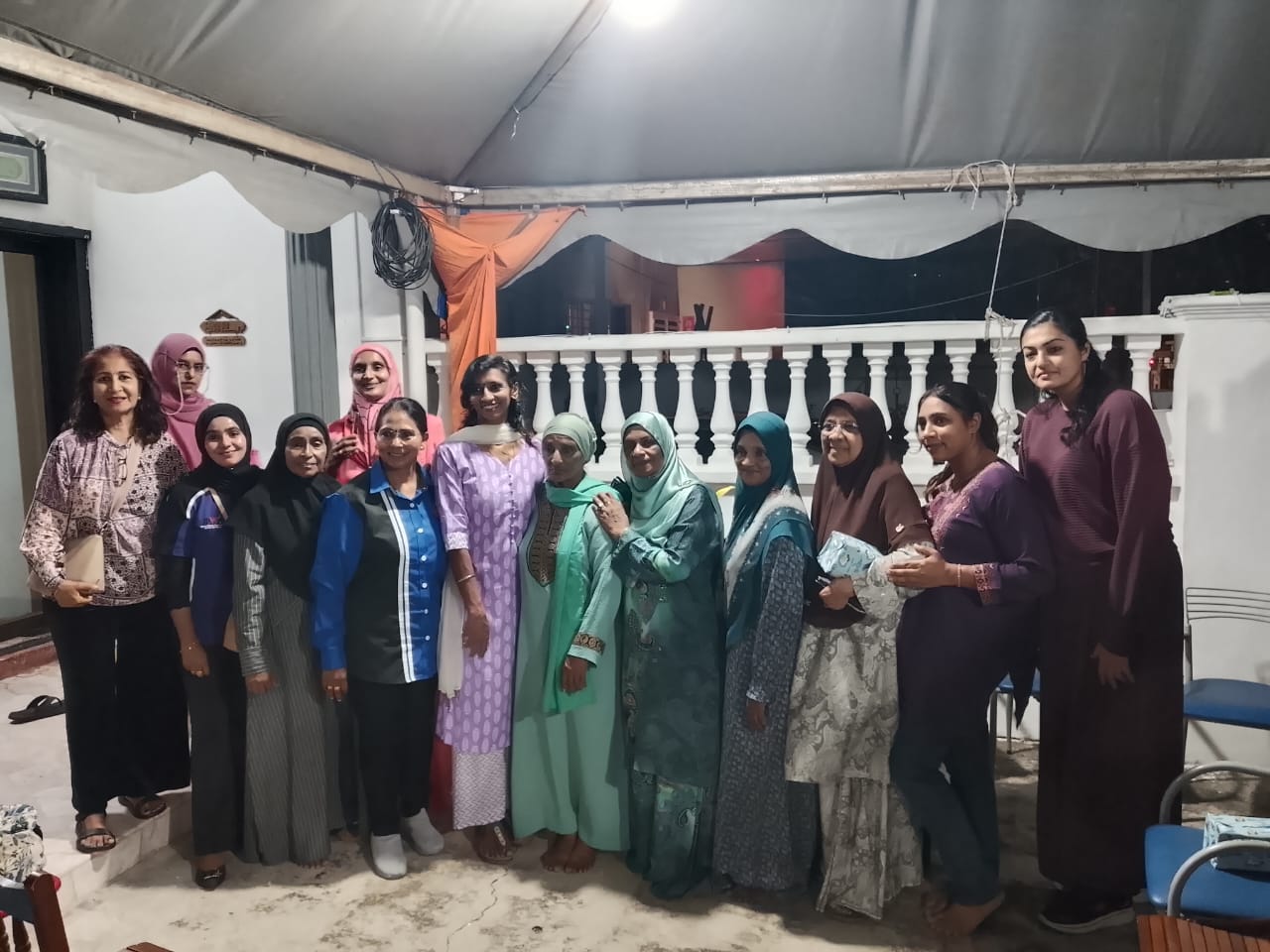 நோன்பு திறப்பு விழா,  மகளிர் தின விழா ஆகிய விழாக்களின் கொண்டாட்டத்தைத் தன் இல்லத்தில் ஏற்பாடு செய்தார் ஜரினா அப்துல்லா.