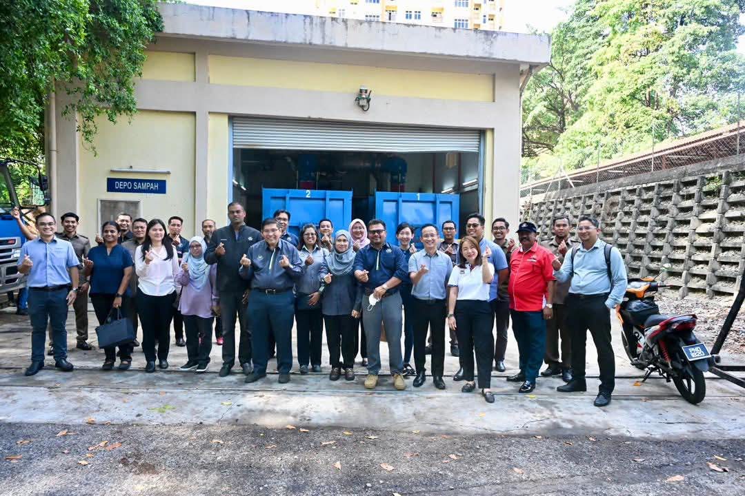 தானியங்கி கழிவு சேகரிப்பு மற்றும் சுழல் கழிவுத் தொட்டி செயல்பாடுகள் குறித்து பினாங்கு மாநகராட்சியினர் தொழில்நுட்பக் கண்ணோட்டம்!