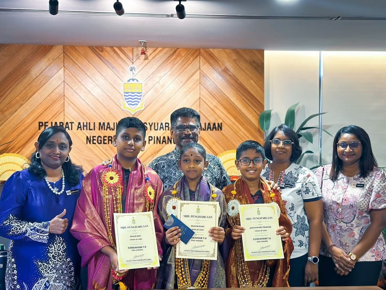 பினாங்கு தமிழ் பள்ளி மாணவர்கள் இந்தோனேசியாவில் நடைபெற்ற சர்வதேச ரோபோட்டிக்ஸ் போட்டியில் சாதனை