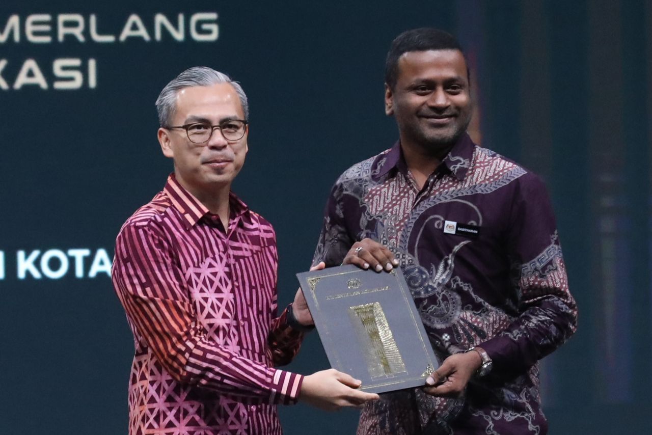 Lapan Kakitangan IPPTAR Terima Pengiktirafan Anugerah Perkhidmatan Cemerlang 2025